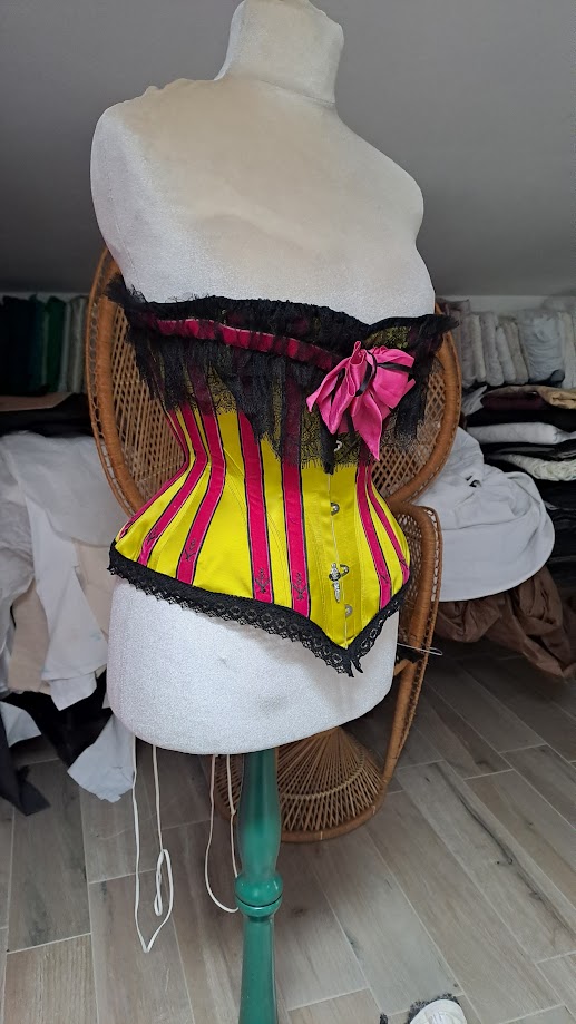 Historical corset - Image 17