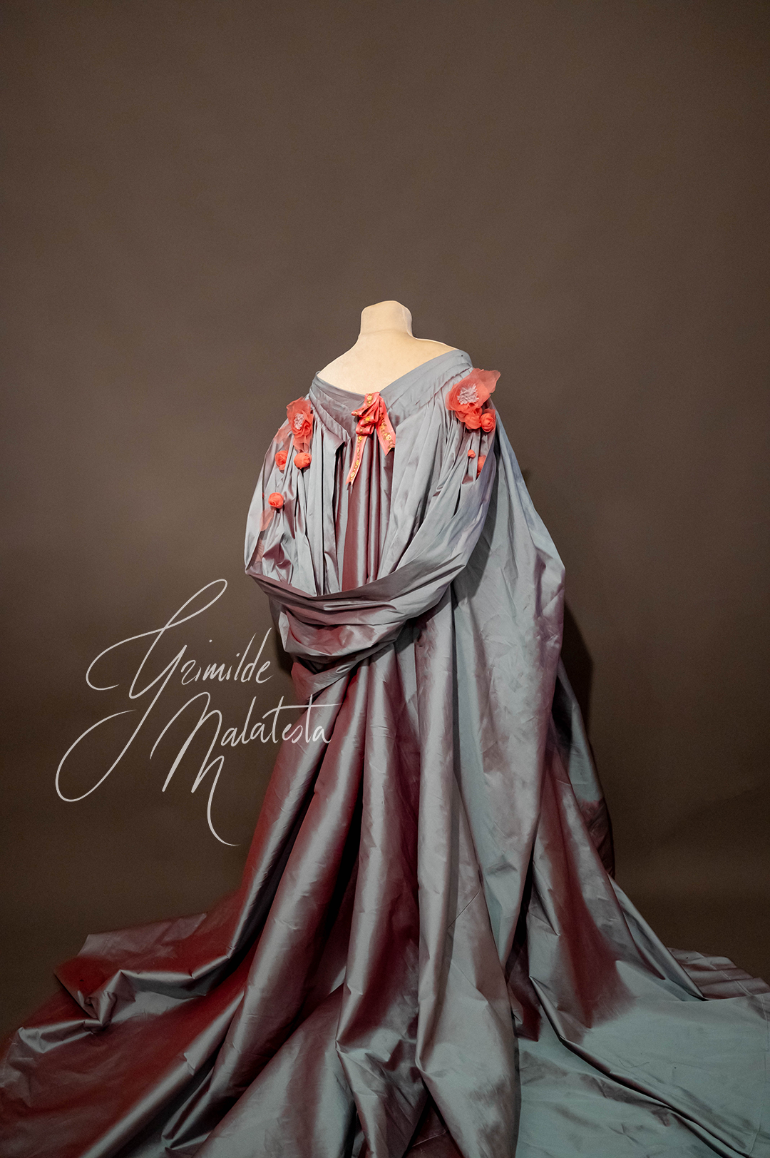 Brontë cape- historically and gothicly inspired cape in iridescent taffeta