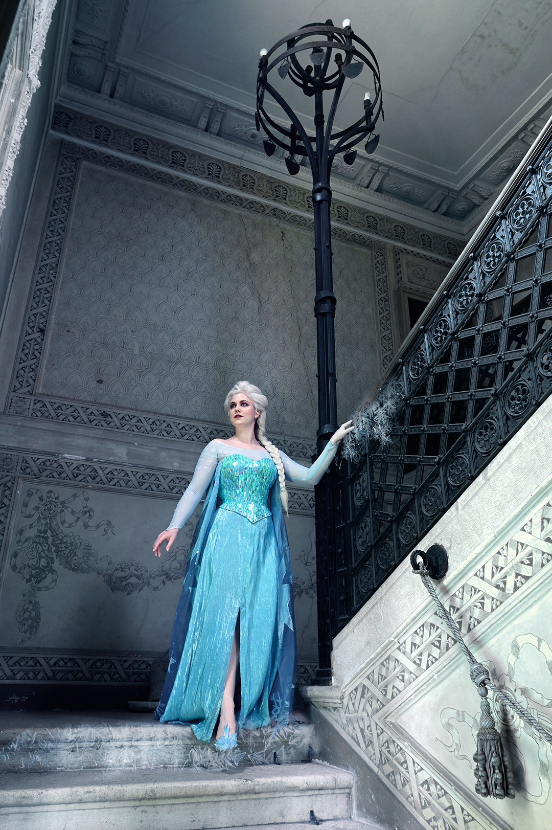 a DSC_6305 elsa cosplay wearing a corset, taken at Il Volta